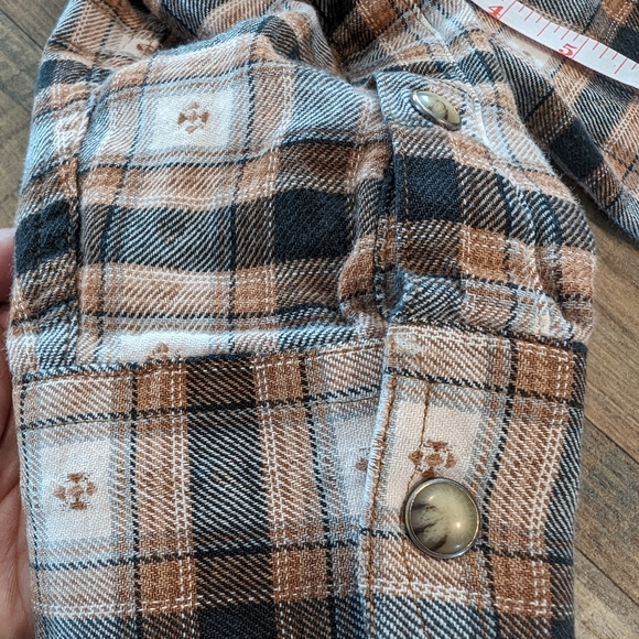 WindRiver woman's shirt size M - Picture 4 of 8